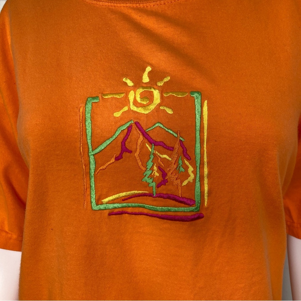 ✨ Vintage Y2K Time Square Sportswear Tee – Retro Vibes ✨ - Picture 5 of 10